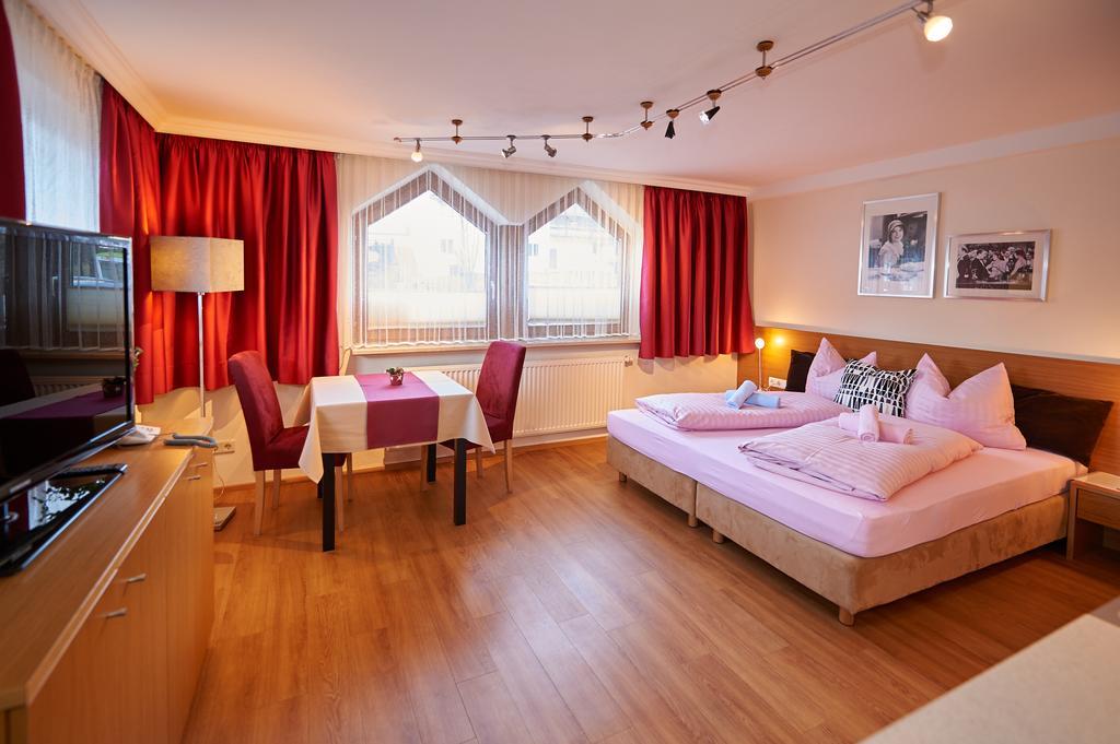 Apartments Neue Post Фільцмос Номер фото
