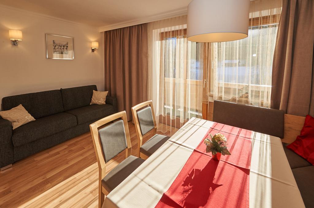 Apartments Neue Post Фільцмос Номер фото