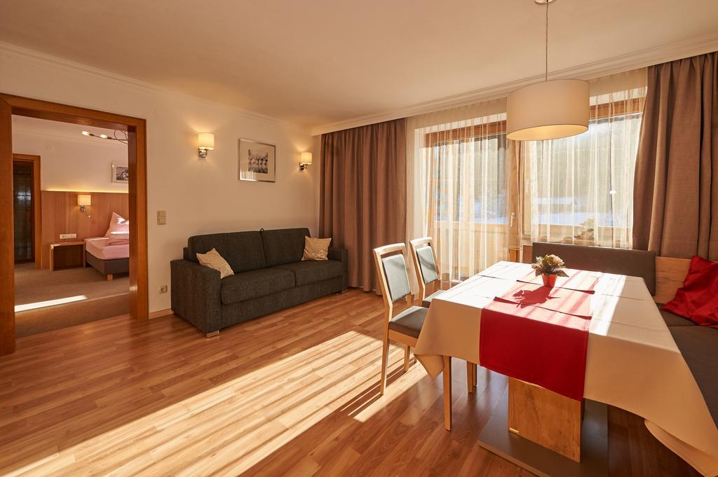 Apartments Neue Post Фільцмос Номер фото